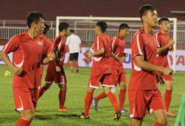 VIDEO: Buổi tập đầu tiên của ĐT Triều Tiên trên SVĐ Thống Nhất