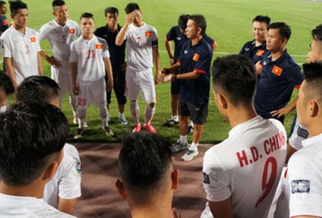 U19 Việt Nam mặc trang phục truyền thống trận ra quân gặp Triều Tiên