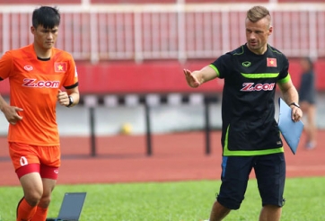 Tìm hiểu về cánh tay phải của HLV Hữu Thắng