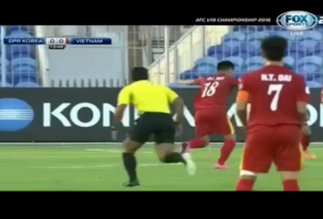 VIDEO: Văn Hào sút dội cột dọc U19 Triều Tiên - phút 13