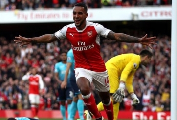 Xhaka nhận thẻ đỏ, Arsenal hút chết trước Swansea City