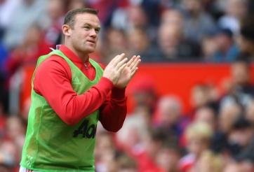Premier League mùa 2016-2017: Rooney, dừng lại đi chứ!