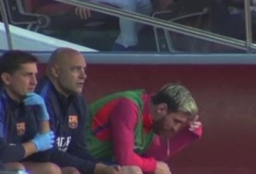 VIDEO: Messi nôn mửa trên ghế dự bị tại vòng 8 La Liga