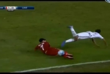 VIDEO: Phong cách đá rắn của U19 Việt Nam trước U19 UAE