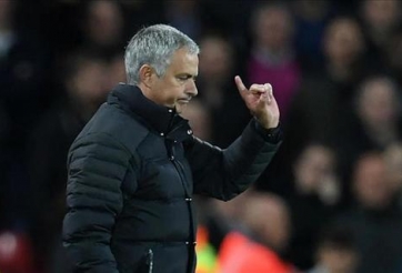 Mourinho và Pep phản ứng thế nào sau trận derby Manchester?