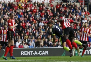 Arsenal ghi bàn bằng tiki-taka và cú đánh đầu đẳng cấp của Sanchez