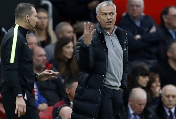 Chuyển nhượng tối 31/10: CĐV MU đối xử với Mourinho như với Moyes