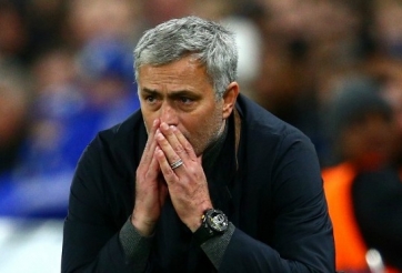 Jose Mourinho tiếp tục nhận án phạt nặng