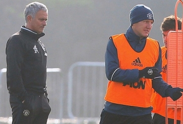 HLV Mourinho tiết lộ việc gọi trở lại Bastian Schweinsteiger