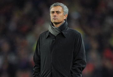 Tập luyện hời hợt, sao MU bị Mourinho rao bán