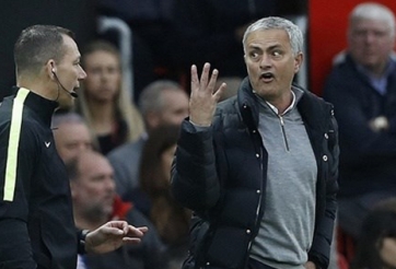 FA chính thức ra án phạt với Mourinho: Man Utd mừng rơn!
