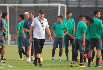 HLV Riedl muốn ghi nhiều bàn thắng vào lưới ĐT Việt Nam