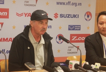 HLV Riedl: Trọng tài sai lầm khi thổi 11m với Việt Nam