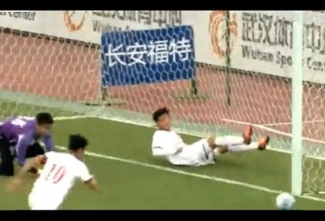 VIDEO: Lâm Ti Phông cứu thua trên vạch vôi cho U22 Việt Nam