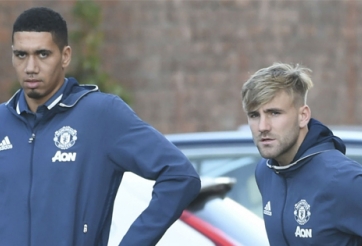 Mourinho ra án phạt đầu tiên với Smalling và Shaw