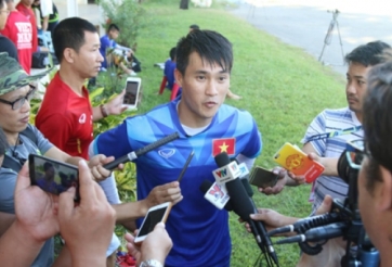 VIDEO: Công Vinh 'chém tiếng Anh như gió' trước đại chiến gặp Malaysia