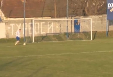 VIDEO: Pha bỏ lỡ vào hàng lịch sử bóng đá thế giới