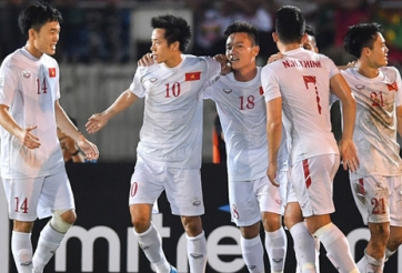 Tin nóng AFF Cup 30/11: HLV Riedl nêu tên cầu thủ đáng ngại nhất của VN