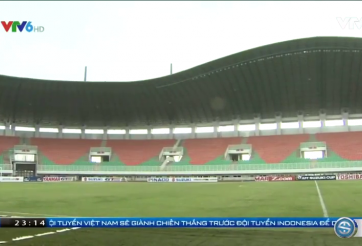 VIDEO: Tận mắt mặt cỏ sân sân Pakansari cho bán kết với ĐT Indonesia