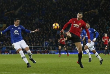 Ibra tỏa sáng với tuyệt phẩm vào lưới Everton