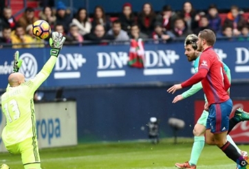 Highlights: Osasuna 0-3 Barcelona (Vòng 15 La Liga)
