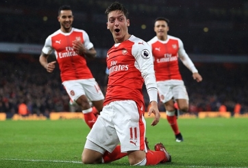 Hàng công tỏa sáng, Arsenal lên đỉnh Premier League