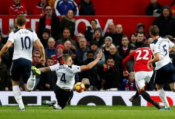 Mkhitaryan ghi bàn thắng ra mắt Premier League