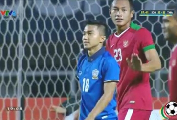 VIDEO: 2 pha bỏ lỡ có thể sẽ khiến Messi Thái Lan phải ân hận