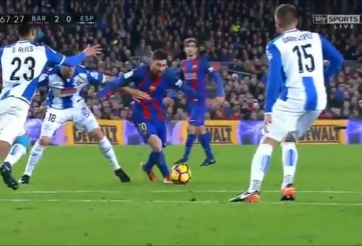 VIDEO: Xem Suarez 'ăn ké' pha solo siêu đẳng của Messi vs Espanyol