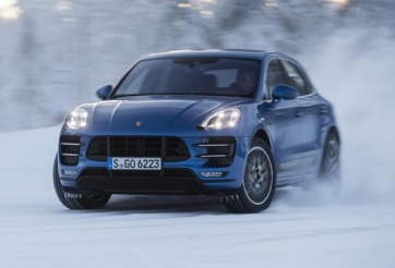 Cầm lái Porsche Macan Turbo được 'tẩy não'