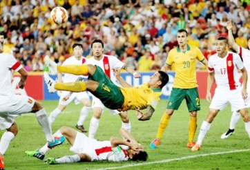 VIDEO: Huyền thoại người Úc lập siêu phẩm cực 'đỉnh' chỉ trong 8 giây