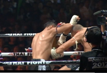 Võ sĩ Thái Lan tung mưa đòn đưa đối thủ vào viện khẩn cấp