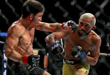 Knock-out đối thủ bằng cú đấm bê bết máu, võ sĩ vẫn không được xử thắng