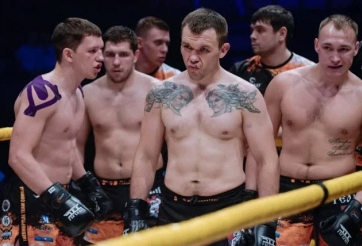 Đấu kickboxing 4 vs 4 như thời trung cổ trên võ đài Nga