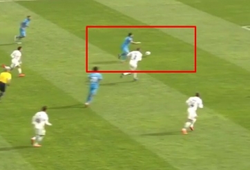 VIDEO: Cú sút 'không nhìn thấy bóng' làm nản lòng mọi hàng thủ