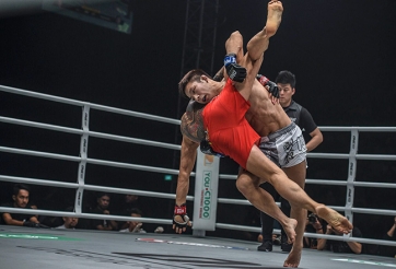 Ném đối thủ như bao gạo, võ sĩ Nhật thắng chớp nhoáng trong 20s