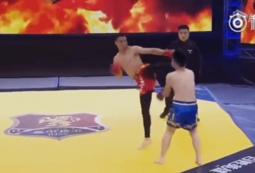 Đặc nhiệm Trung Quốc bay khỏi võ đài, bất tỉnh 10s vì cú đá chí mạng