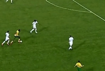 VIDEO: 'Anh da đen' đi bóng như tấu hài và cái kết bất ngờ