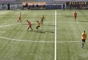 VIDEO: Sút 1 chạm hoàn hảo từ giữa sân sau cú 'xoay compa' như Zidane