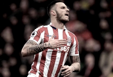 VIDEO: 'Cú rocket' khiến hàng thủ MU nản lòng của 'Ibrahimovic dãy Alps'