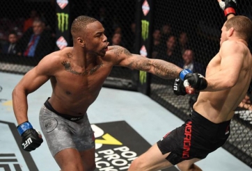 Võ sĩ Mỹ tung đấm móc hàm khiến đối thủ co quắp chịu thua