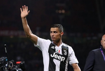 Cầu thủ vô danh choáng váng vì hành động đẹp của Ronaldo