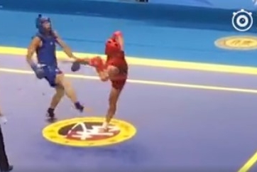 Võ sĩ tán thủ Trung Quốc tung 'cước vòng cầu' hạ đối thủ thần tốc