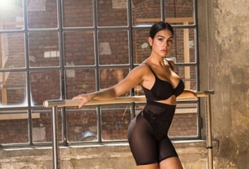 Ngắm bộ ảnh nóng bỏng trong phòng tập của bạn gái Ronaldo