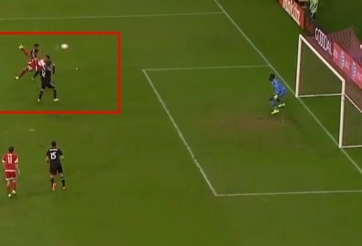 VIDEO: Lại 1 pha ngả bàn đèn tuyệt đỉnh bạn không thể bỏ lỡ