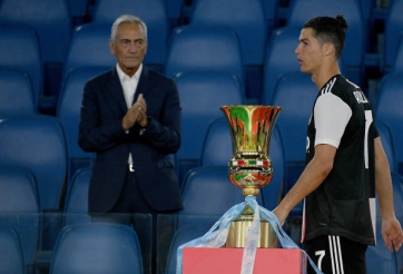 Thua chung kết, Ronaldo nhận thêm 'mưa gạch' từ CĐV