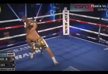 Võ sĩ ĐNÁ tung cú đấm 'thần Sấm' khiến đối thủ bật ngửa tức thì