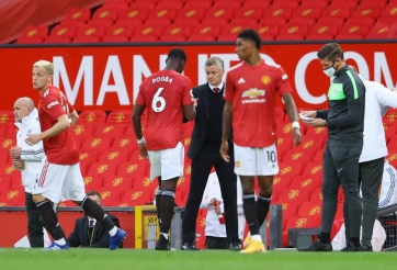 Van de Beek đi vào lịch sử trong ngày buồn của MU