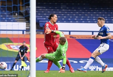 Liverpool nhận tin 'sét đánh' từ Van Dijk 