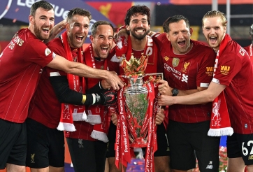 Thủ thành Liverpool bỗng nổi tiếng sau sự cố bất đắc dĩ